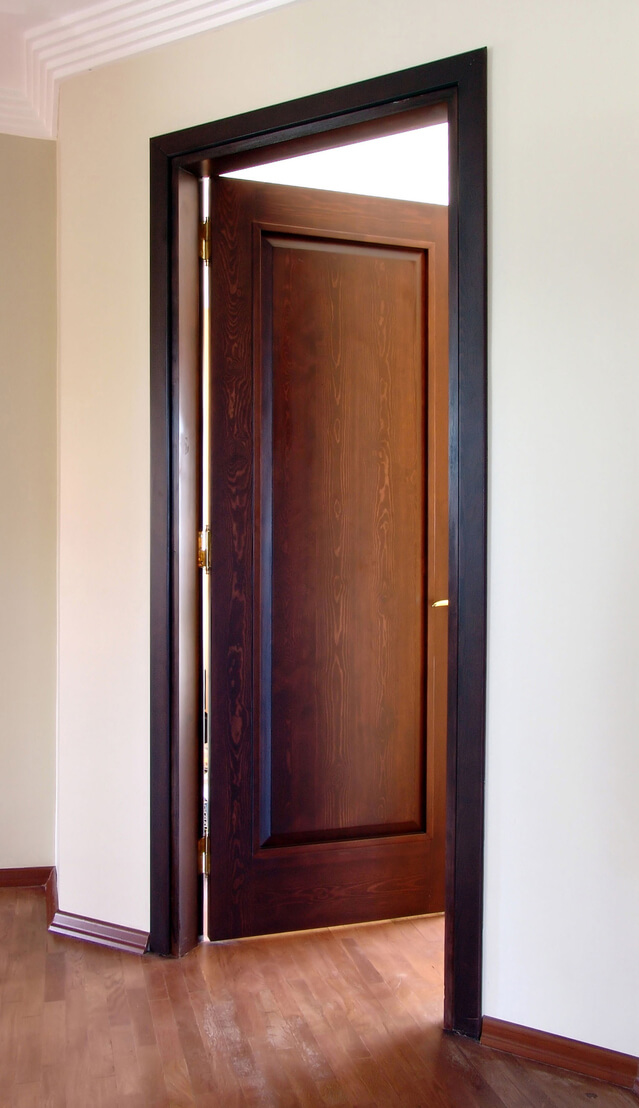 Дървена интериорна врата